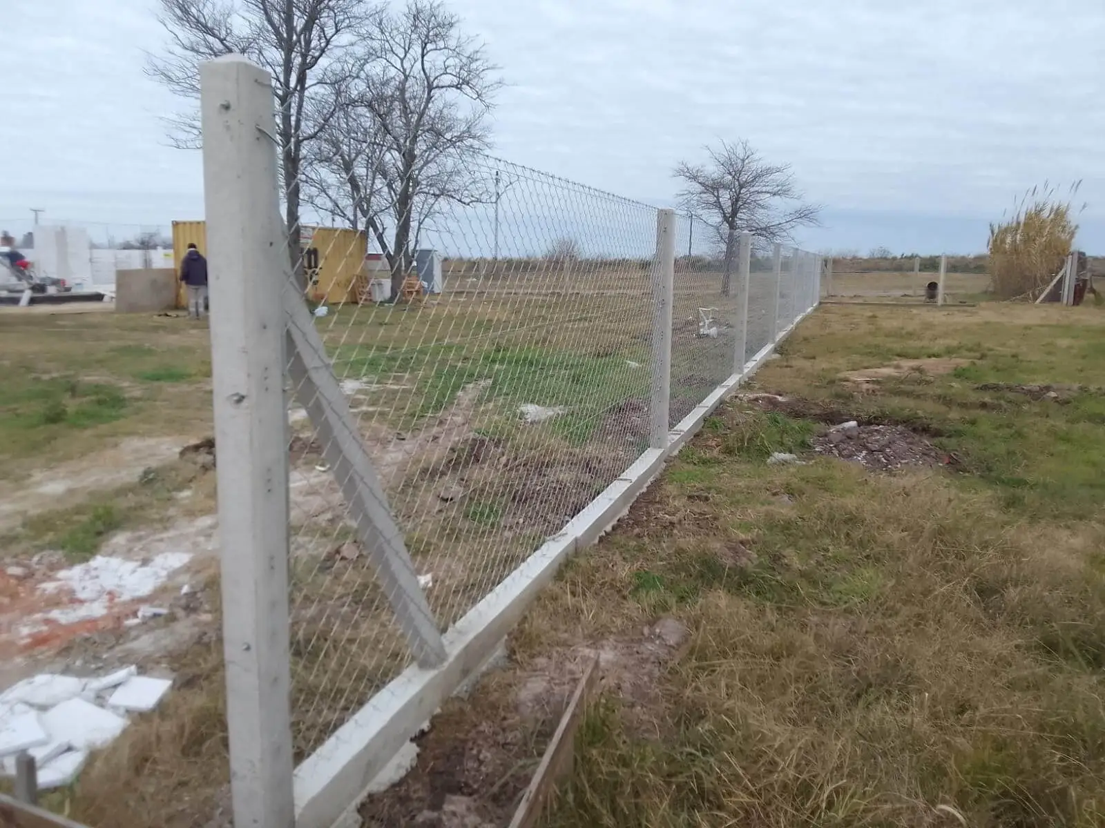Cerramiento de terreno con malla galvanizada en Rosario